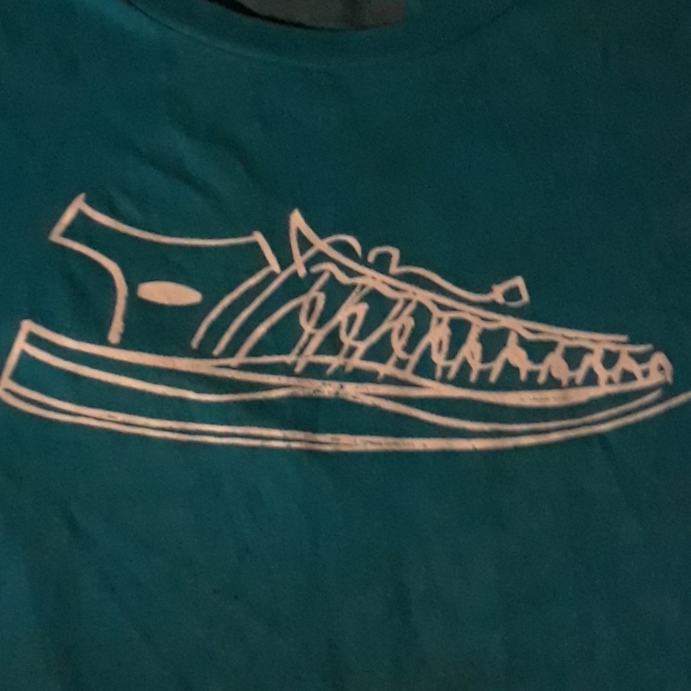 Keen Sandals T shirt